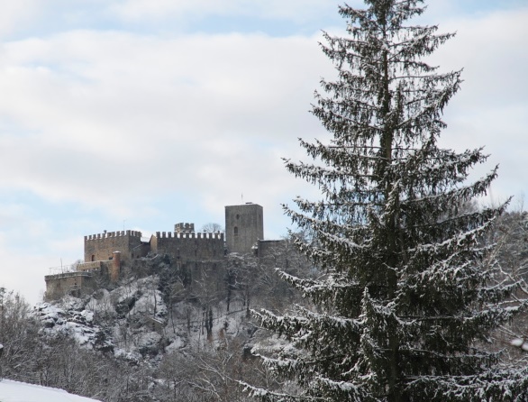 Castello di Gropparello Esterno con neve 