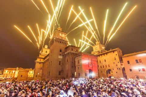 L’Incendio del Castello tra dame, cavalieri e amori per il Capodanno di Ferrara