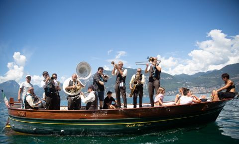 concerto in barca - archivio Brain Zone (di Alberto Martinelli)