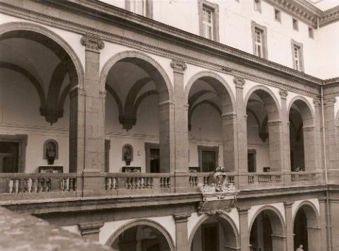 Loggiato Biblioteca Universitaria di Napoli