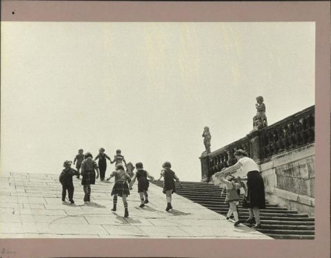 Erich Lessing, Belvedere Gardens, Vienna, Austria, 1954; © Erich Lessing/Magnum Photos