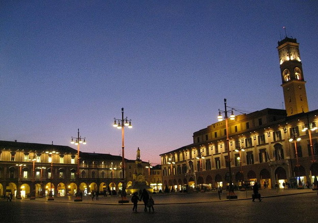 Forlì, Piazza Saffi