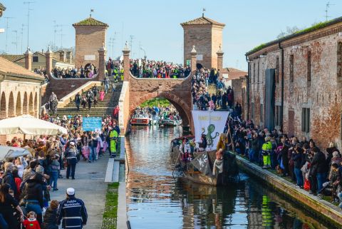 Il Carnevale è sull’Acqua a Comacchio